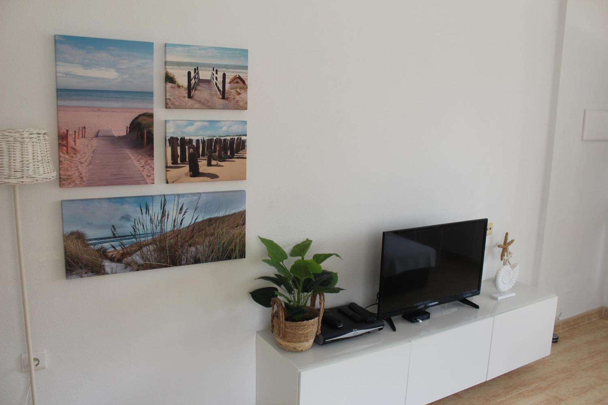 Bungalow With 2 Bedrooms And Roof Terrace In The Center Of La Zenia. Free Wifi. 奥里韦拉 外观 照片